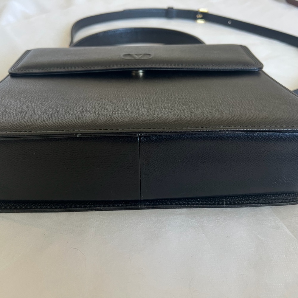 Valentino Garavani Black Leather Shoulder Bag - Picture 5 of 15